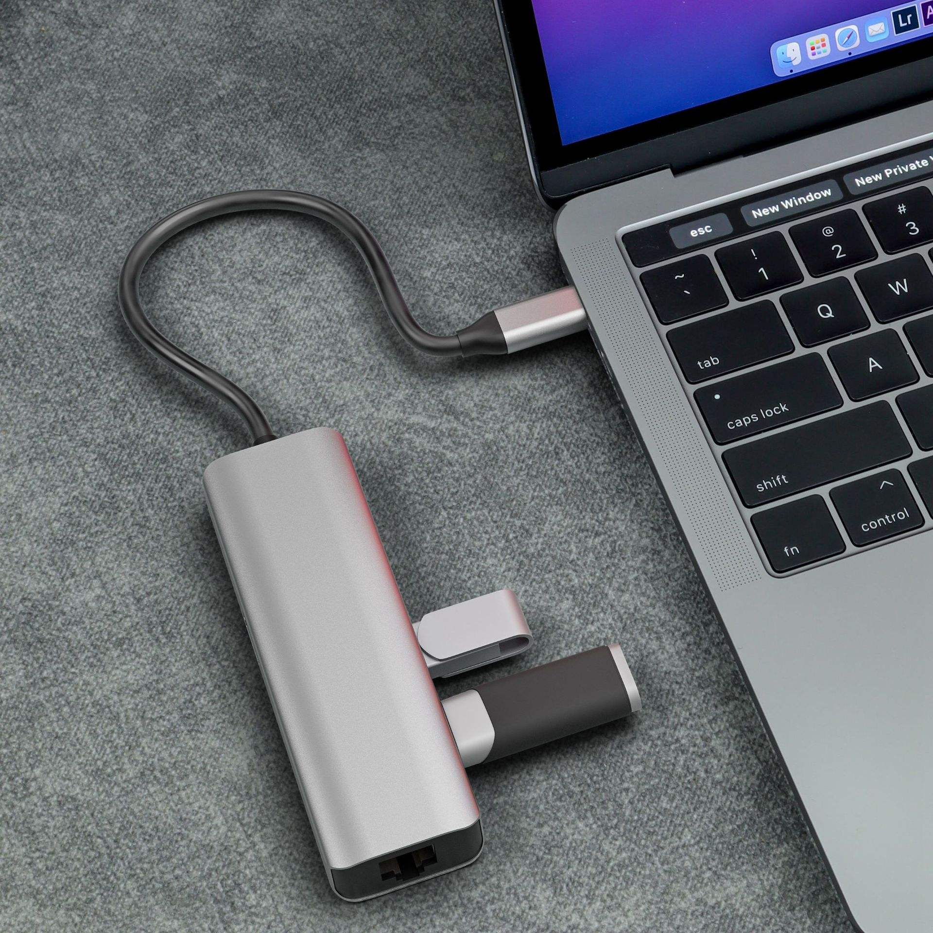QGeeM 6-IN-1 USB-C Hub HDMI4K60Hz 1000M, USB3.2 10GBps PD100W Fast-Charging Applicable to MacBook iPhone-UH06-23-A