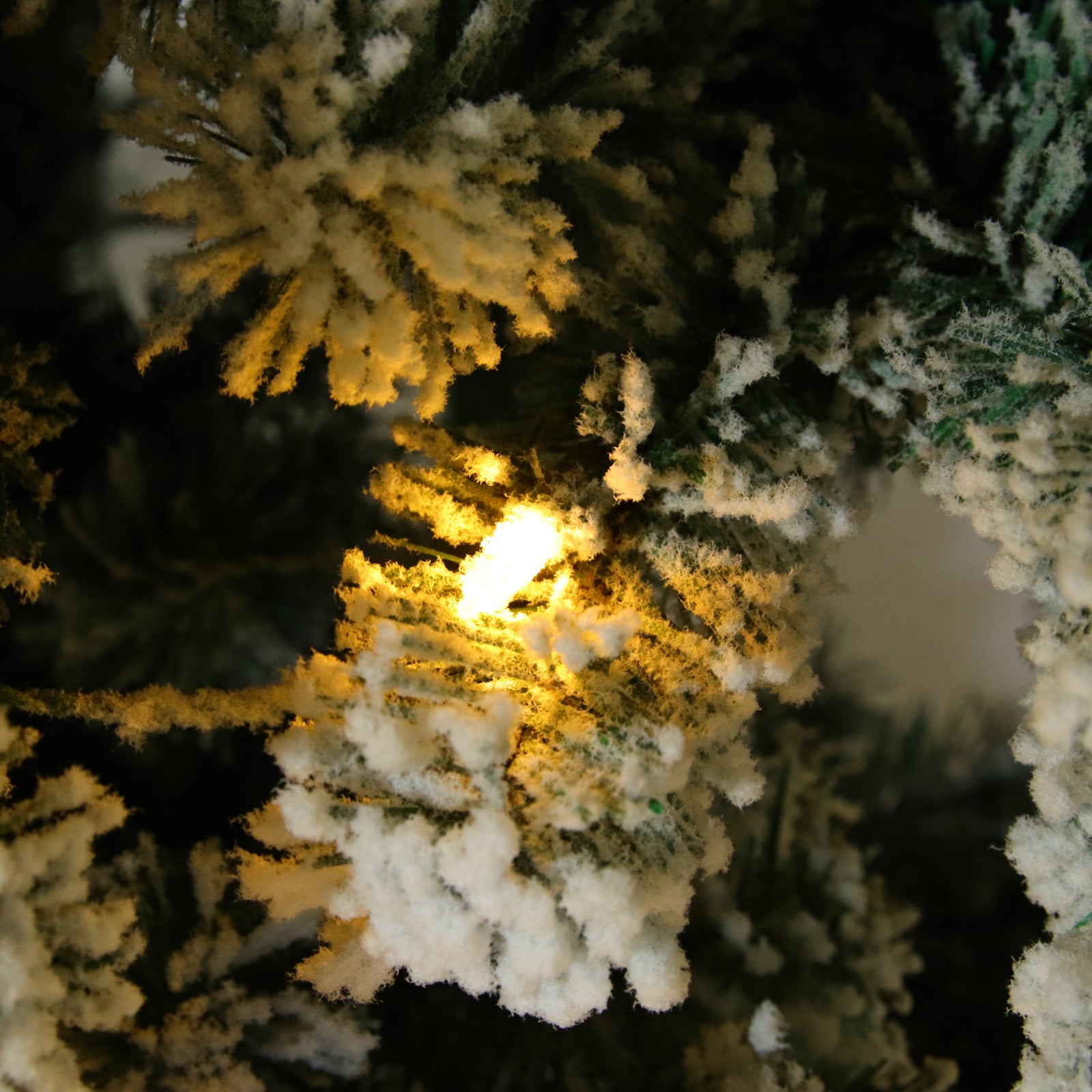 6FT Artificial Snow Flocked Christmas Tree - Pre-Lit with 8 Lighting Modes & 928 Realistic Branches | Easy Setup | Holiday Decor | Stand Included